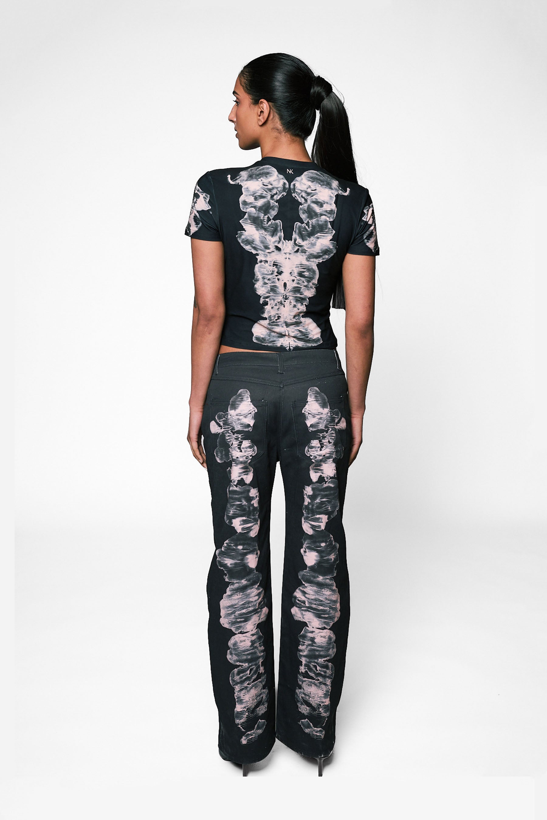 Alienis Print T-shirt in Black